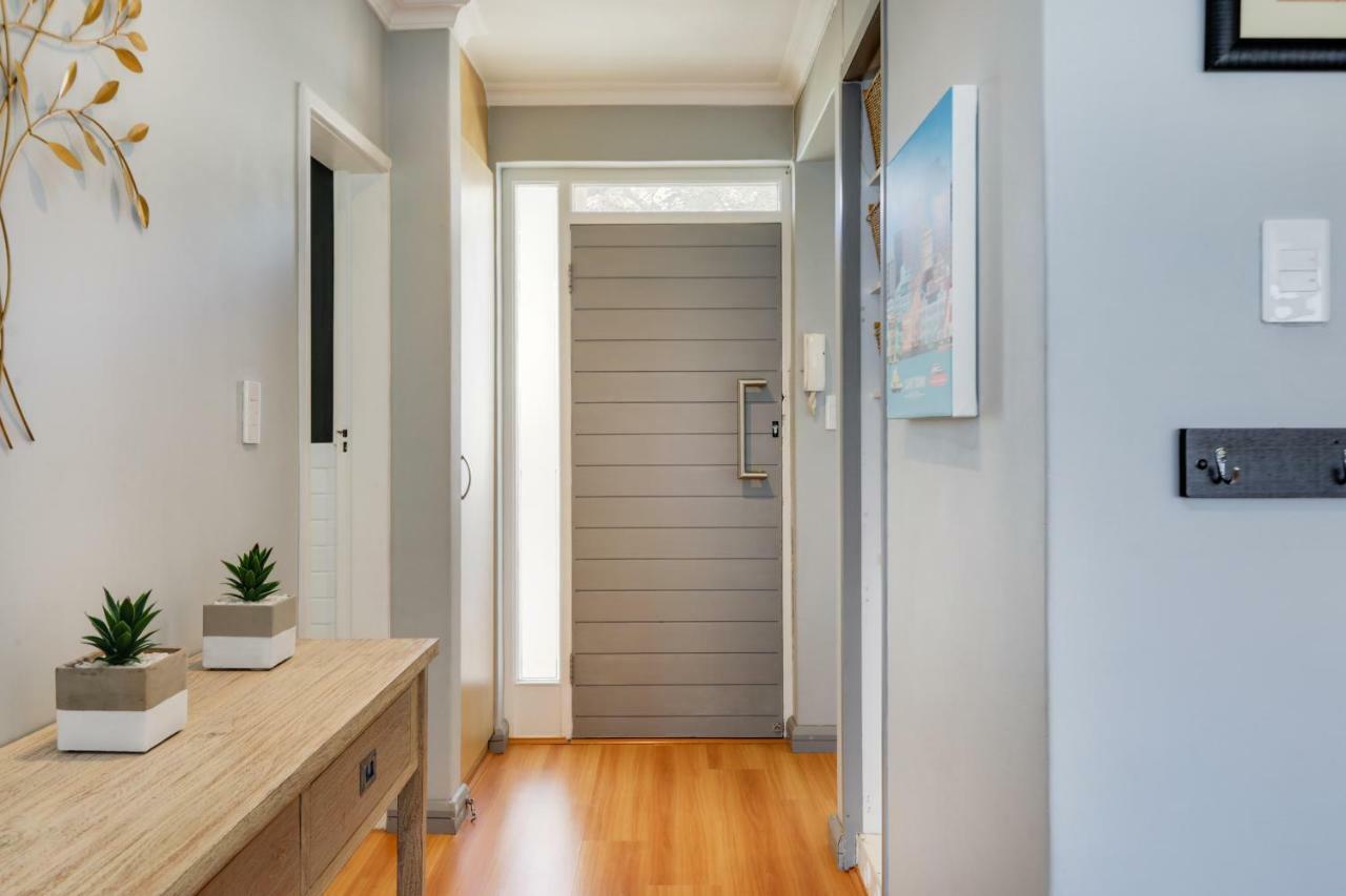 Backup-Powered Bantry Bay View 2 Bed Apartment Kapstaden Exteriör bild